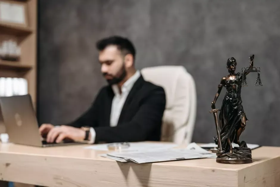 Commercial Lawyer