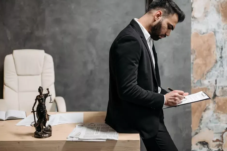 Commercial Lawyer